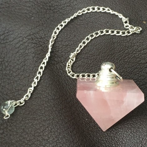 Pendule pyramidal en quartz rose