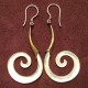 Boucles d'oreilles spirales en nacre jaune