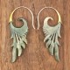 Boucles d'oreilles ailes ajourées en nacre grise