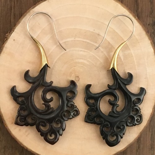 Boucles d'oreilles ajourées en corne