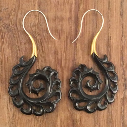 Boucles d'oreilles ajourées en corne