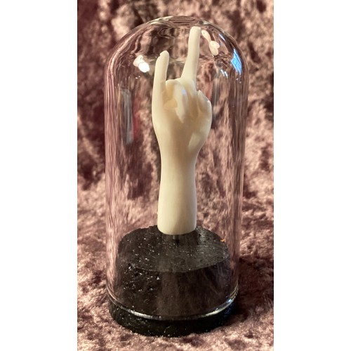 Petit globe "signe des cornes" en os